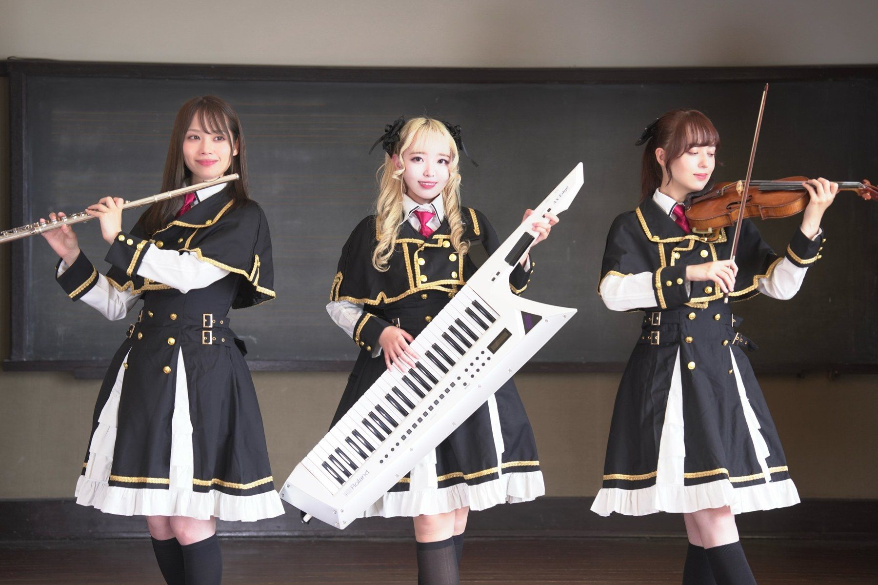The three members of OTO NO KOMACHI with flute, keyboard and violin